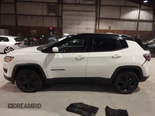 2018 Jeep Compass Latitude with VIN 3C4NJDBB6JT453973, listed as a IAAI auction lot 41153555 with 105,210 mi miles. Bid and sale history available at carsss.com. Image 14.