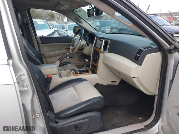 2009 Jeep Grand Cherokee Limited with VIN 1J8HR58P99C538725, listed as a IAAI auction lot 41466122 with 220,803 mi miles. Bid and sale history available at carsss.com. Image 5.