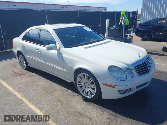 2007 Mercedes-Benz E-Class 3.5L with VIN WDBUF87X57X221918, listed as a IAAI auction lot 41618274 with 176,359 mi miles. Bid and sale history available at carsss.com. Image 1.