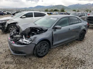 2014 Volkswagen Jetta SE with VIN 3VWD07AJ4EM239120, listed as a Copart auction lot 57304045 with 183,748 mi miles and Salvage title. Bid and sale history available at DreamBid. Image 1.