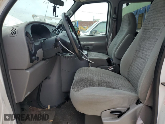 2001 Ford Econoline Passenger XL with VIN 1FBSS31L31HA96582, listed as a Copart auction lot 56147165 with 138,381 mi miles and Clean title. Bid and sale history available at DreamBid. Image 7.