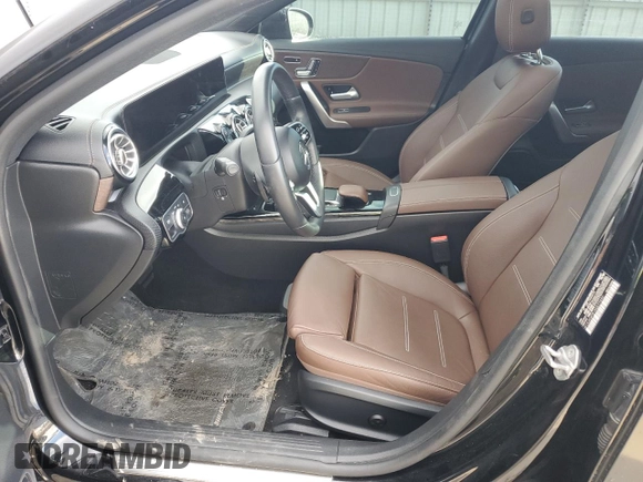 2021 Mercedes-Benz A 220 z VIN W1K3G4FB1MJ277450, wystawiony jako Copart lot #48180125 z przebiegiem Nie podano mil oraz Szkoda całkowita • Salvage title. Historia ofert i sprzedaży dostępna na DreamBid. Obrazek 7.