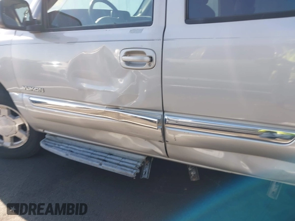 2004 GMC Yukon SLT with VIN 1GKEK13Z14J173689, listed as a IAAI auction lot 41979936 with 1 mi miles. Bid and sale history available at carsss.com. Image 6.