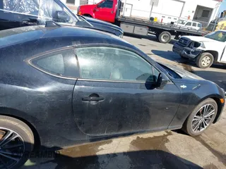 2015 Scion FR-S z VIN JF1ZNAA18F8705683, wystawiony jako IAAI lot #42178113 z przebiegiem 124 775 mil mil oraz . Historia ofert i sprzedaży dostępna na DreamBid. Obrazek 13.