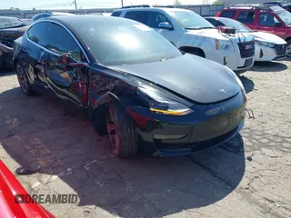 2020 Tesla Model 3 Long Range z VIN 5YJ3E1EB3LF622290, wystawiony jako IAAI lot #41978398 z przebiegiem 59 127 mil mil oraz . Historia ofert i sprzedaży dostępna na DreamBid. Obrazek 1.