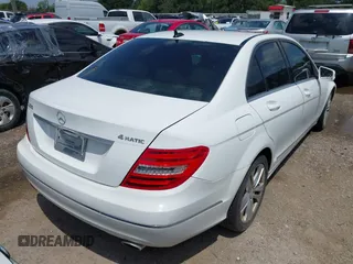 2013 Mercedes-Benz C 300 Sport z VIN WDDGF8AB1DR248695, wystawiony jako IAAI lot #42516492 z przebiegiem 155 429 mil mil oraz . Historia ofert i sprzedaży dostępna na DreamBid. Obrazek 4.
