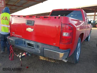 2008 Chevrolet Silverado 1500 LT w/1LT with VIN 1GCEC19018Z241255, listed as a IAAI auction lot 41473656 with 70,034 mi miles. Bid and sale history available at carsss.com. Image 4.
