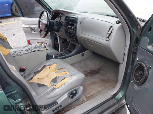 2000 Ford Explorer XLT с VIN 1FMZU63P9YUB63432, выставлен на аукционе IAAI как лот 41553738 с пробегом 332 946 миль миль и . История ставок и продаж доступна на DreamBid. Изображение 5.