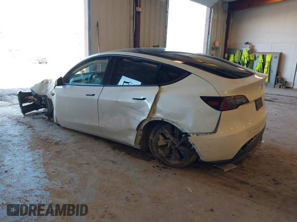 2024 Tesla Model Y Long Range z VIN 7SAYGDEE7RA294649, wystawiony jako IAAI lot #42022150 z przebiegiem 9 110 mil mil oraz . Historia ofert i sprzedaży dostępna na DreamBid. Obrazek 3.