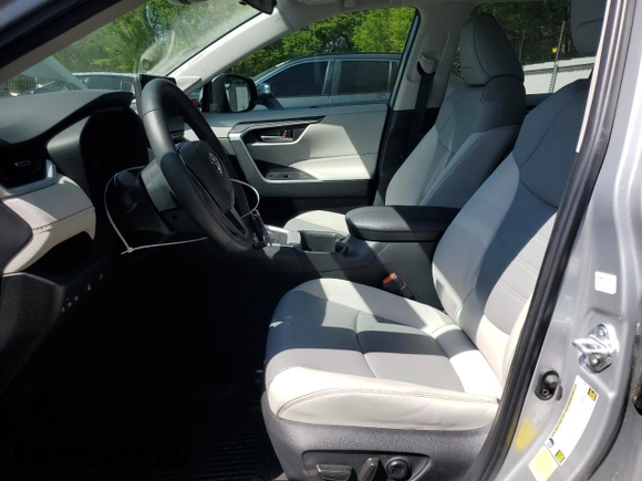 2023 Toyota RAV4 XLE Premium z VIN 2T3A1RFV4PW405924, wystawiony jako Copart lot #51875765 z przebiegiem 3 905 mil mil oraz Szkoda całkowita • Salvage title. Historia ofert i sprzedaży dostępna na DreamBid. Obrazek 7.