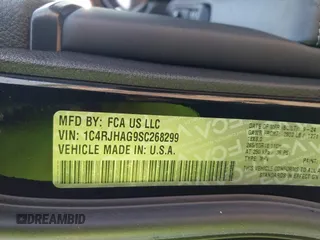 2025 Jeep Grand Cherokee Altitude X z VIN 1C4RJHAG9SC268299, wystawiony jako IAAI lot #42475401 z przebiegiem 2 649 mil mil oraz . Historia ofert i sprzedaży dostępna na DreamBid. Obrazek 9.