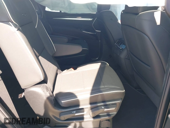2025 Cadillac Escalade z VIN 1GYS8ERL0SR151490, wystawiony jako IAAI lot #41378504 z przebiegiem Nie podano mil oraz . Historia ofert i sprzedaży dostępna na DreamBid. Obrazek 8.