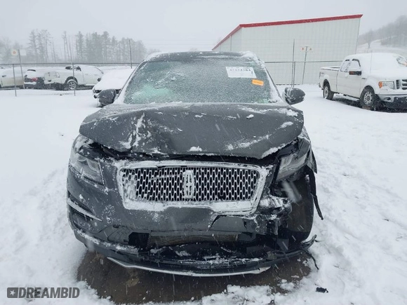 2019 Lincoln MKC Standard with VIN 5LMCJ1D99KUL17837, listed as a IAAI auction lot 41232384 with 80,952 mi miles. Bid and sale history available at carsss.com. Image 12.