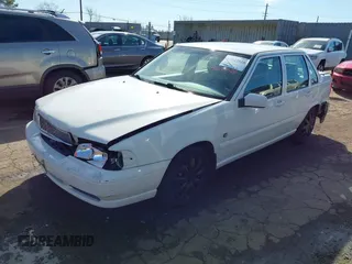 1999 Volvo S70 z VIN YV1LS55A8X1580392, wystawiony jako IAAI lot #41623528 z przebiegiem 77 806 mil mil oraz . Historia ofert i sprzedaży dostępna na DreamBid. Obrazek 2.