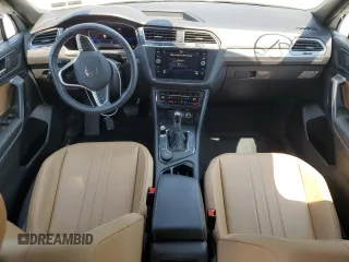 2022 Volkswagen Tiguan SE z VIN 3VV2B7AX9NM106198, wystawiony jako Copart lot #59867485 z przebiegiem 23 940 mil mil oraz Szkoda całkowita • Salvage title. Historia ofert i sprzedaży dostępna na DreamBid. Obrazek 8.