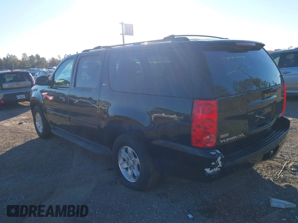 2012 GMC Yukon XL SLT with VIN 1GKS2KE71CR161613, listed as a IAAI auction lot 41021605 with 236,272 mi miles. Bid and sale history available at carsss.com. Image 3.