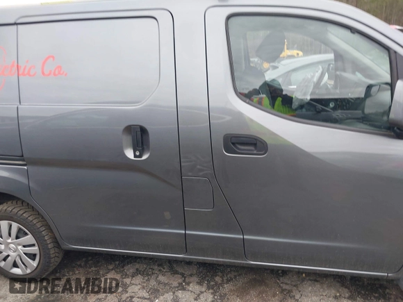 2021 Nissan NV200 SV z VIN 3N6CM0KN6MK702216, wystawiony jako IAAI lot #41815226 z przebiegiem 68 845 mil mil oraz . Historia ofert i sprzedaży dostępna na DreamBid. Obrazek 13.
