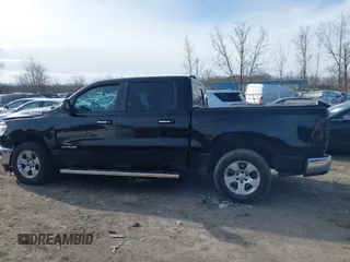 2019 Ram 1500 Big Horn z VIN 1C6SRFFT7KN658334, wystawiony jako IAAI lot #41930603 z przebiegiem 84 124 mil mil oraz . Historia ofert i sprzedaży dostępna na DreamBid. Obrazek 14.