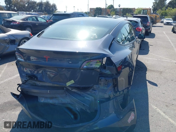 2023 Tesla Model 3 z VIN 5YJ3E1EA5PF401299, wystawiony jako IAAI lot #41968352 z przebiegiem 20 541 mil mil oraz . Historia ofert i sprzedaży dostępna na DreamBid. Obrazek 4.