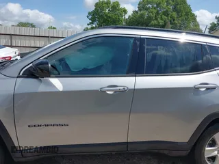 2022 Jeep Compass Latitude z VIN 3C4NJCBB7NT189257, wystawiony jako IAAI lot #42250218 z przebiegiem 13 743 mil mil oraz . Historia ofert i sprzedaży dostępna na DreamBid. Obrazek 14.