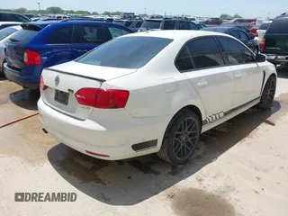 2011 Volkswagen Jetta SE с VIN 3VWDZ7AJ7BM322073, выставлен на аукционе IAAI как лот 42132111 с пробегом 195 236 миль миль и . История ставок и продаж доступна на DreamBid. Изображение 4.