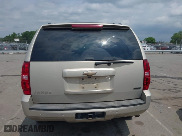 2010 Chevrolet Tahoe LT с VIN 1GNUCBE09AR216446, выставлен на аукционе IAAI как лот 42002298 с пробегом 278 738 миль миль и . История ставок и продаж доступна на DreamBid. Изображение 17.