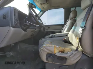 2001 Chevrolet Suburban LT with VIN 3GNEC16T71G125313, listed as a Copart auction lot 42569695 with 317,922 mi miles and Salvage Title. Bid and sale history available at carsss.com. Image 7.