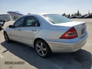 2004 Mercedes-Benz C 240 с VIN WDBRF61J94F503303, выставлен на аукционе Copart как лот 57877645 с пробегом 193 702 миль миль и Списание • Salvage title. История ставок и продаж доступна на DreamBid. Изображение 2.