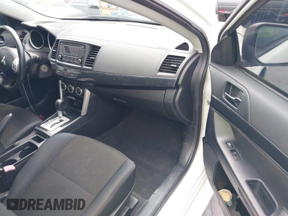 2016 Mitsubishi Lancer ES z VIN JA32U2FU7GU000923, wystawiony jako IAAI lot #42238951 z przebiegiem 134 955 mil mil oraz . Historia ofert i sprzedaży dostępna na DreamBid. Obrazek 5.