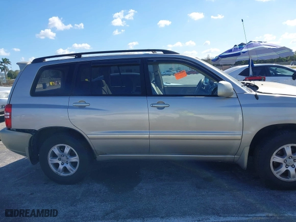 2002 Toyota Highlander with VIN JTEGF21A120071643, listed as a IAAI auction lot 41593796 with 157,608 mi miles. Bid and sale history available at carsss.com. Image 12.