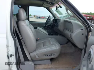 1999 Chevrolet Suburban with VIN 3GNEC16RXXG169156, listed as a IAAI auction lot 41981088 with 229,783 mi miles and . Bid and sale history available at DreamBid. Image 5.