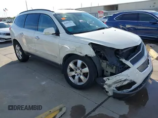 2012 Chevrolet Traverse LTZ z VIN 1GNKRLED8CJ326842, wystawiony jako IAAI lot #41003133 z przebiegiem 201 099 mil mil oraz . Historia ofert i sprzedaży dostępna na DreamBid. Obrazek 1.