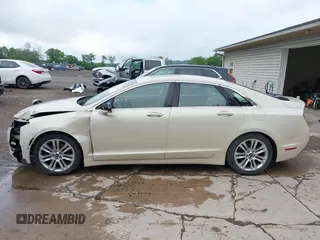 2014 Lincoln MKZ z VIN 3LN6L2G95ER808560, wystawiony jako IAAI lot #42288383 z przebiegiem 97 298 mil mil oraz . Historia ofert i sprzedaży dostępna na DreamBid. Obrazek 15.