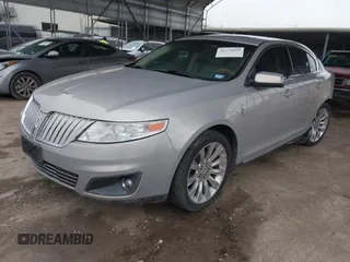 2009 Lincoln MKS z VIN 1LNHM93R39G634750, wystawiony jako IAAI lot #42179995 z przebiegiem 166 151 mil mil oraz . Historia ofert i sprzedaży dostępna na DreamBid. Obrazek 18.