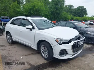 2023 Audi Q3 S line Premium z VIN WA1DECF35P1093442, wystawiony jako IAAI lot #42439359 z przebiegiem 27 106 mil mil oraz . Historia ofert i sprzedaży dostępna na DreamBid. Obrazek 1.
