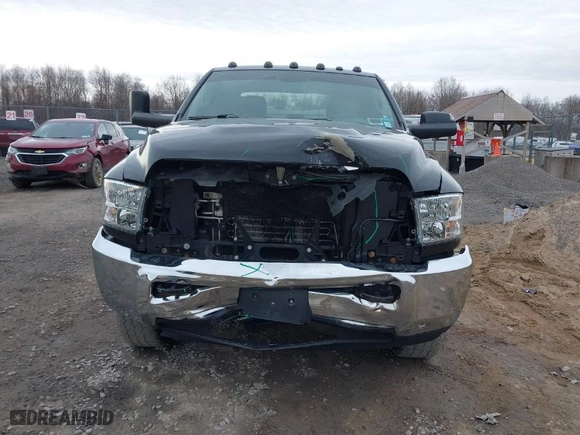 2018 Ram 2500 Tradesman with VIN 3C6UR5HJ9JG189592, listed as a IAAI auction lot 41919085 with 57,154 mi miles. Bid and sale history available at carsss.com. Image 13.