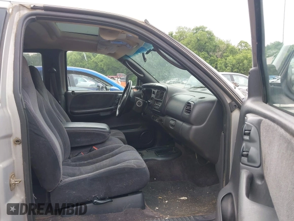 2000 Dodge Dakota with VIN 1B7GL22X7YS781191, listed as a IAAI auction lot 42498147 with 283,341 mi miles and . Bid and sale history available at DreamBid. Image 5.