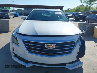 2018 Cadillac CT6 Luxury AWD z VIN 1G6KD5RS9JU151575, wystawiony jako IAAI lot #42078361 z przebiegiem 28 187 mil mil oraz . Historia ofert i sprzedaży dostępna na DreamBid. Obrazek 13.