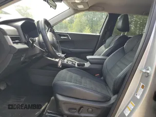 2024 Mitsubishi Outlander SE z VIN JA4J3VA80RZ049103, wystawiony jako Copart lot #57022835 z przebiegiem 32 190 mil mil oraz Szkody całkowita. Historia ofert i sprzedaży dostępna na DreamBid. Obrazek 7.