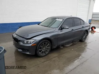 2013 BMW 3 Series 328i xDrive z VIN WBA3B5G50DNS05328, wystawiony jako Copart lot #52989285 z przebiegiem 125 516 mil mil oraz Szkoda całkowita • Salvage title. Historia ofert i sprzedaży dostępna na DreamBid. Obrazek 1.
