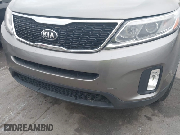 2015 Kia Sorento LX with VIN 5XYKTCA69FG572045, listed as a IAAI auction lot 41960132 with 152,400 mi miles. Bid and sale history available at carsss.com. Image 6.