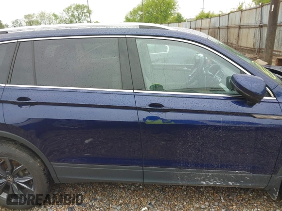 2022 Volkswagen Tiguan SE with VIN 3VV2B7AX8NM098143, listed as a IAAI auction lot 42209345 with 32,891 mi miles and . Bid and sale history available at DreamBid. Image 13.