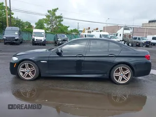 2013 BMW 5 Series 550i xDrive z VIN WBAFU9C51DDY72239, wystawiony jako IAAI lot #42323893 z przebiegiem 153 305 mil mil oraz . Historia ofert i sprzedaży dostępna na DreamBid. Obrazek 14.