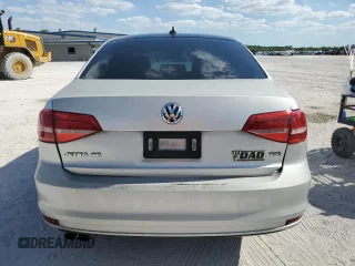 2015 Volkswagen Jetta Sedan 1.8T SE w/Connectivity with VIN 3VWD07AJ3FM277990, listed as a Copart auction lot 53229895 with 207,427 mi miles and Clean Title. Bid and sale history available at carsss.com. Image 6.