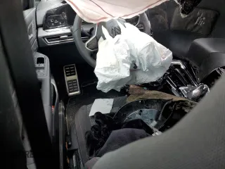 2024 Volkswagen GTI S z VIN WVWGA7CD3RW218883, wystawiony jako Copart lot #58772695 z przebiegiem Nie podano mil oraz Szkoda całkowita • Salvage title. Historia ofert i sprzedaży dostępna na DreamBid. Obrazek 8.