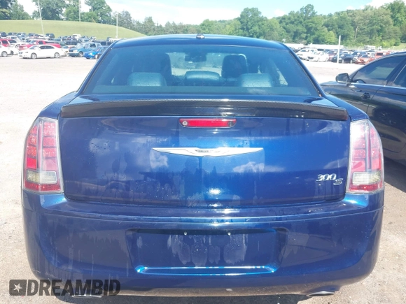 2014 Chrysler 300 S z VIN 2C3CCABG7EH281483, wystawiony jako IAAI lot #42272545 z przebiegiem 122 610 mil mil oraz . Historia ofert i sprzedaży dostępna na DreamBid. Obrazek 16.
