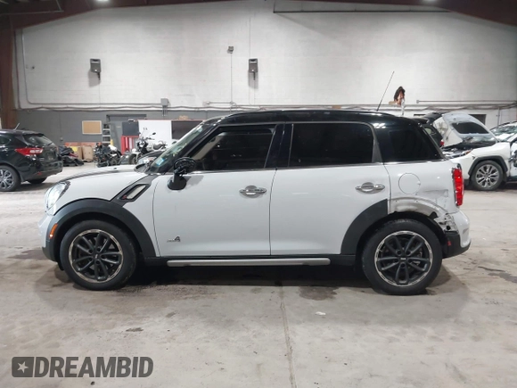 2016 MINI Countryman S with VIN WMWZC5C57GWU20085, listed as a IAAI auction lot 42403406 with 90,592 mi miles and . Bid and sale history available at DreamBid. Image 15.
