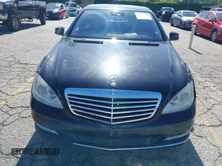 2012 Mercedes-Benz S 550 z VIN WDDNG7DB1CA479328, wystawiony jako IAAI lot #42271450 z przebiegiem Nie podano mil oraz . Historia ofert i sprzedaży dostępna na DreamBid. Obrazek 12.