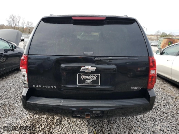 2008 Chevrolet Suburban LT w/3LT with VIN 1GNFC16J28J158036, listed as a Copart auction lot 83889104 with 189,822 mi miles and Salvage Title. Bid and sale history available at carsss.com. Image 6.