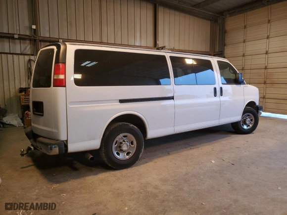 2014 Chevrolet Express Passenger LT with VIN 1GAZG1FG6E1126290, listed as a Copart auction lot 76689113 with 120,518 mi miles and Salvage Title. Bid and sale history available at carsss.com. Image 3.